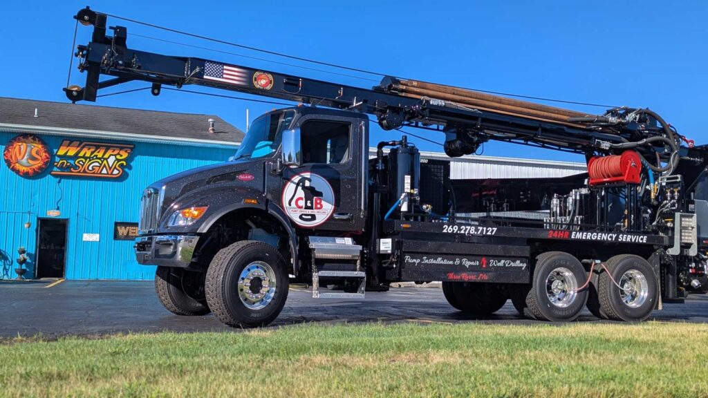 well drilling rig with custom graphics